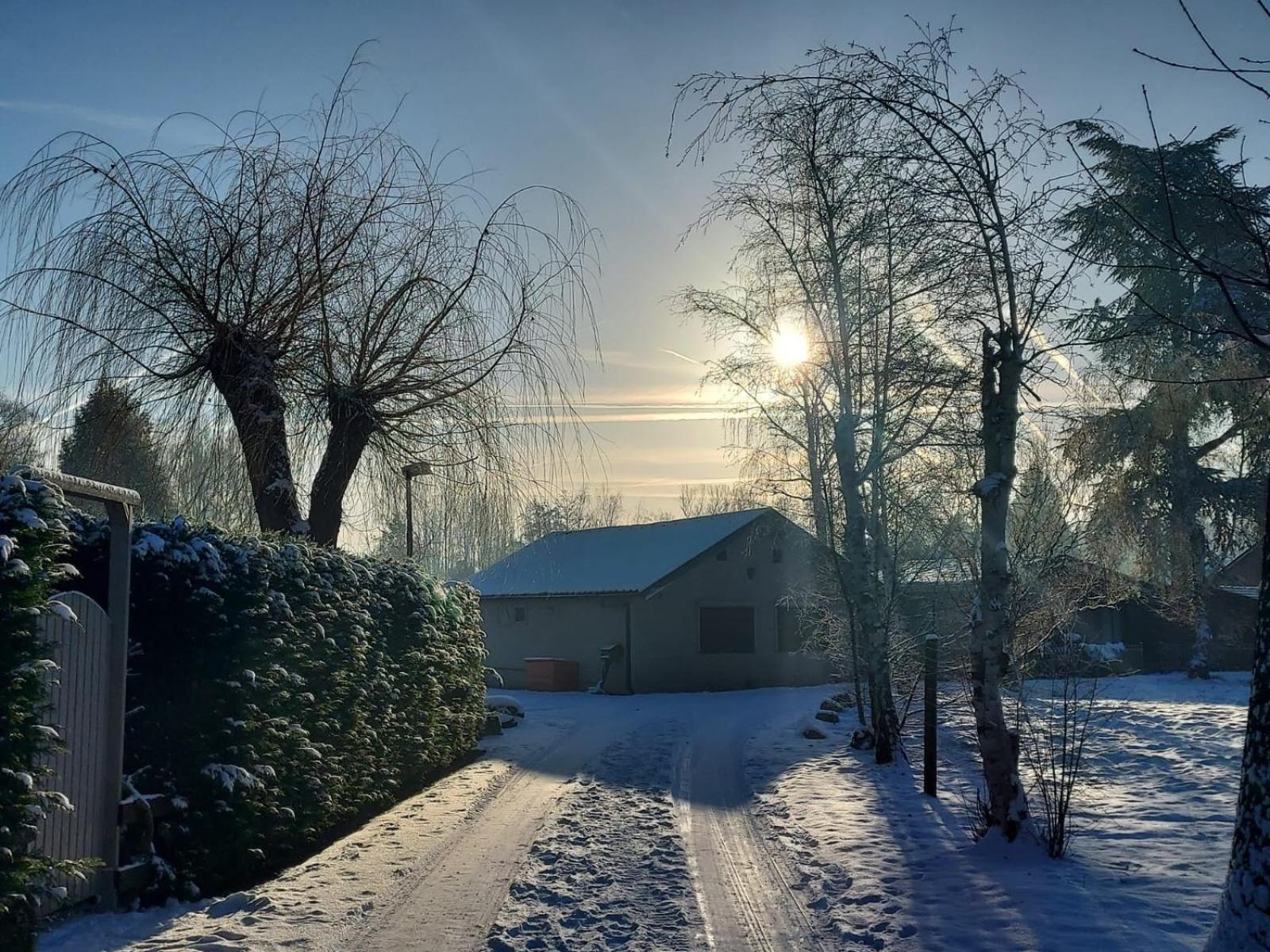Rustig Gelegen Chalet Kapeki Met Tuin Aan Het Water Geel Exterior photo