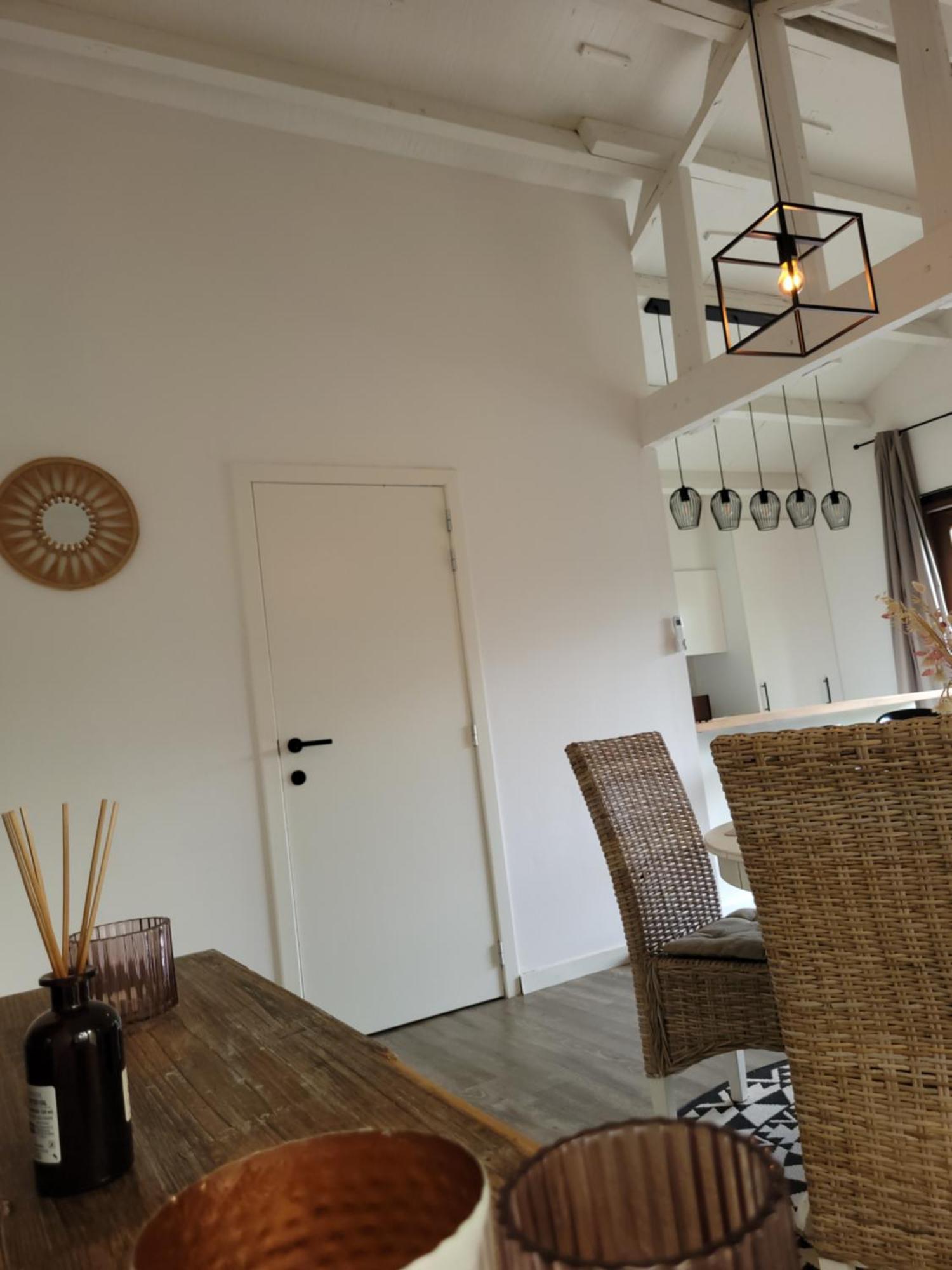 Rustig Gelegen Chalet Kapeki Met Tuin Aan Het Water Geel Exterior photo