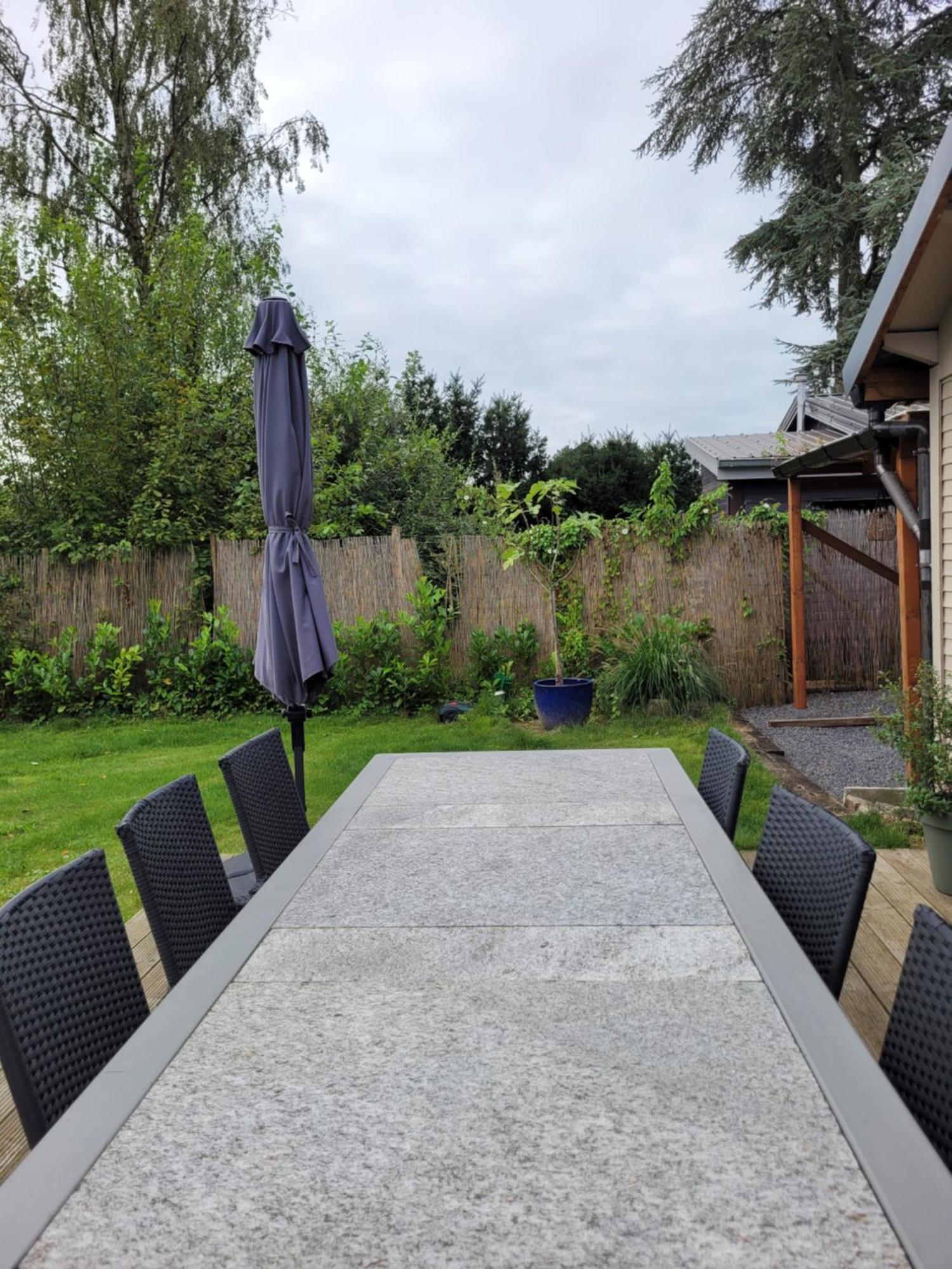 Rustig Gelegen Chalet Kapeki Met Tuin Aan Het Water Geel Exterior photo